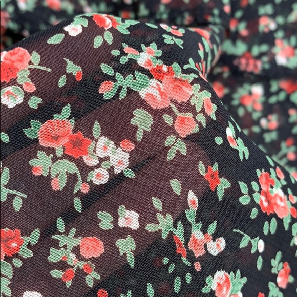 🌸 Flowered flowy crop top 🌸 - Picture 4 of 4